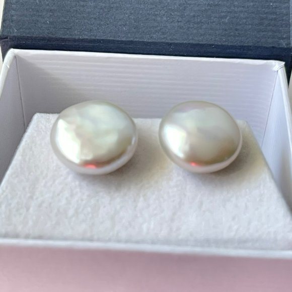 Big Size White Coin 12-14mm Cultured Freshwater Pearl Stud Earrings - Picture 10 of 10